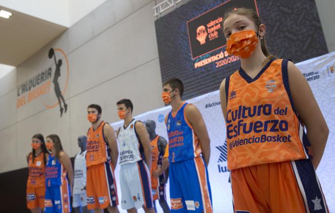 Valencia Basket presenta sus nuevas equipaciones