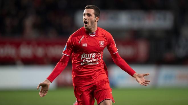 Aburjania celebra un gol con el Twente.
