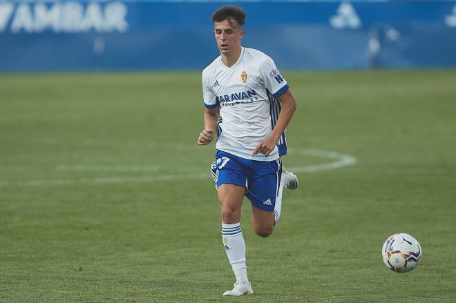 Francés, en una carrera durante el Real Zaragoza-Getafe de pretemporada (Foto: Daniel Marzo).