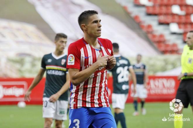 Uros Djurdjevic celebra un gol ante el Logroñés (Foto: LaLiga).