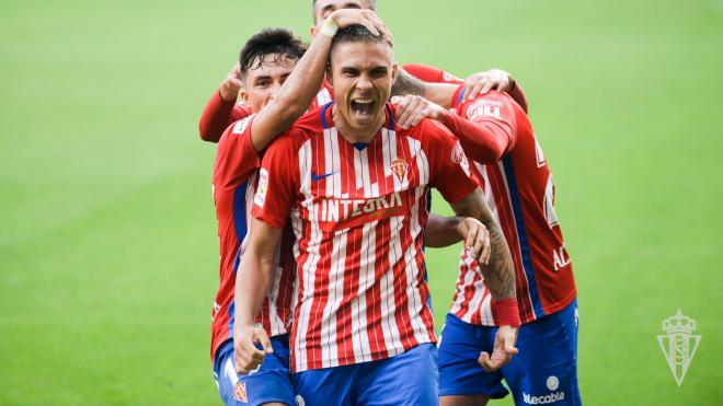 Uros Djurdjevic celebra su gol ante el Logroñés (Foto: Real Sporting).