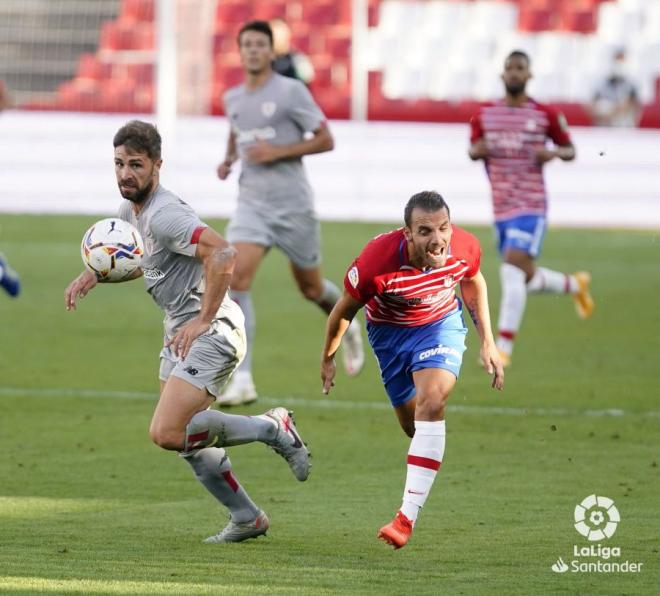 El Athletic, con Yeray y Vesga en la imagen, empezaba en Granada la temporada (Foto: LaLiga).