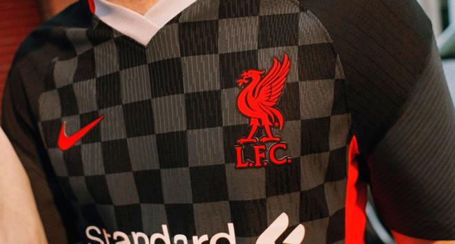 Camiseta alternativa del Liverpool para la temporada 2020/21.