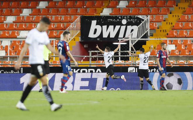 Manu Vallejo celebra su segundo gol al Levante (Foto: LaLiga).