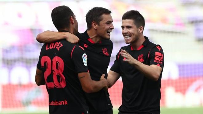 Roberto López, Gorosabel y Zubeldia, celebran el gol de la Real en Valladolid (Foto: Real Sociedad).