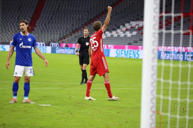 Müller celebra uno de los goles ante el Schalke (Foto: FCB).