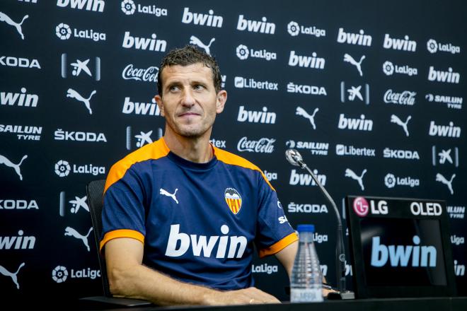 Javi Gracia durante una rueda de prensa(Foto: Valencia CF)