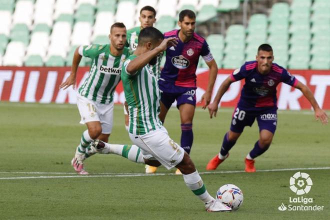 Fekir lanza el penalti en el Villamarín.