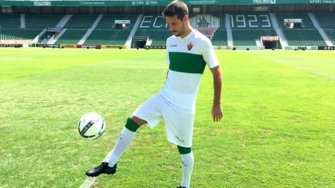 Manuel Sánchez, en su presentación con el Elche (Foto: ECF).