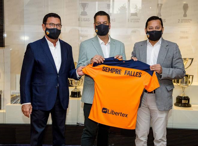 Ninots de Fallas para los clubs que visiten Mestalla (Foto: Valencia CF)