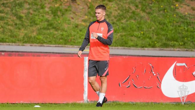 Nikola Cumic, durante un entrenamiento (Foto: Real Sporting).