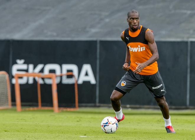 Kondogbia durante un entrenamiento en Paterna (Foto: Valencia CF)