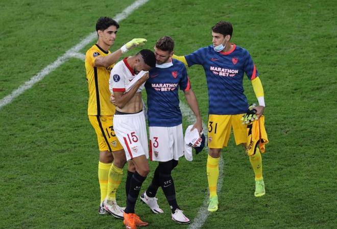 En-Nesyri se lamenta tras perder la Supercopa de Europa.