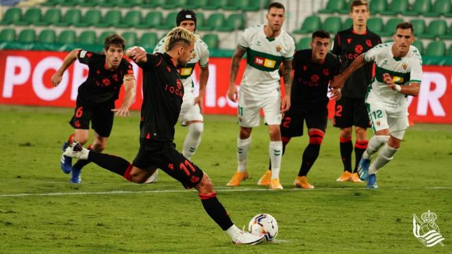 Adnan Januzaj anotó el segundo gol de la Real ante el Elche de penalti (Foto: Real Sociedad)