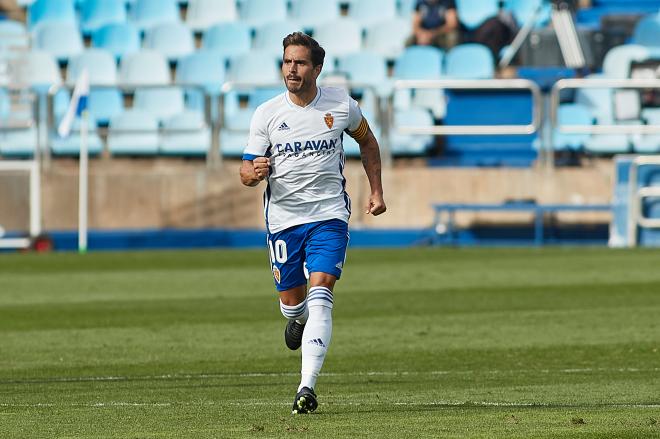 Javi Ros celebra su primer gol en esta temporada ante Las Palmas (Foto: Daniel Marzo).