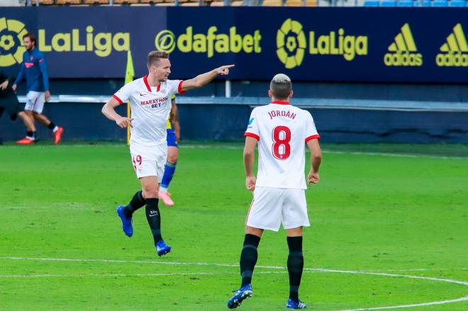 De Jong celebra su gol en el Cádiz-Sevilla (Foto: Cristo García).