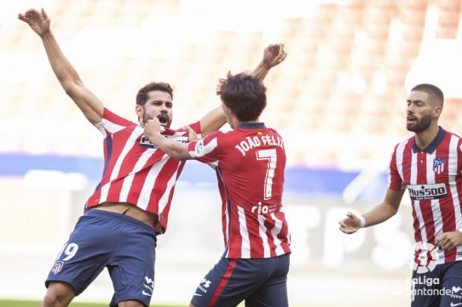 Joao Félix celebra con Diego Costa el gol del hispano brasileño (Foto:LaLiga).