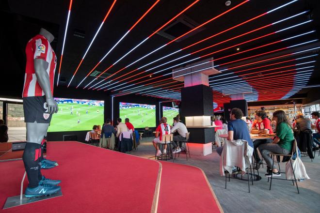 60 socios estrenaron el nuevo sports bar de San Mamés, Geuria! (Foto: Athletic Club).