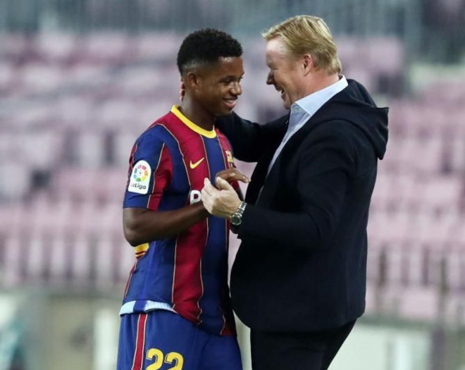 Koeman saluda a Ansu Fati en el Camp Nou (Foto: FCB).