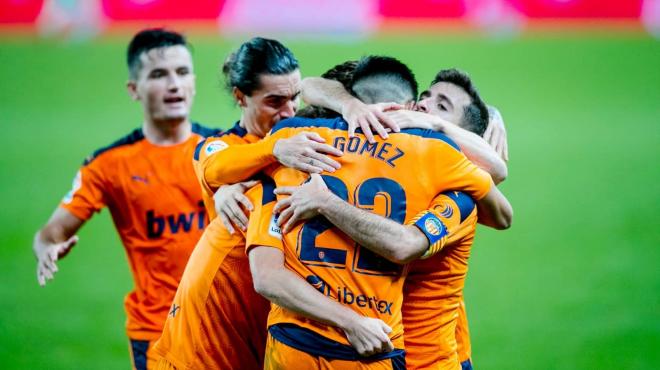El equipo celebra el gol de Maxi Gómez (Foto: Valencia CF).
