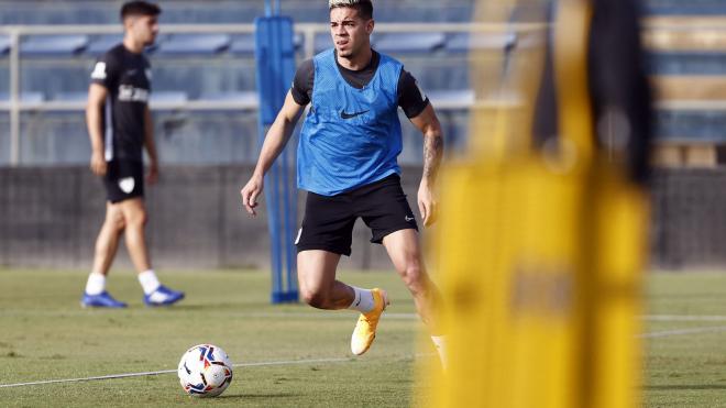 Primer entrenamiento de Josua Mejías (Foto: Málaga CF)