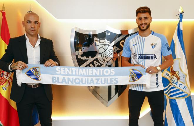 Luis Muñoz, junto a Manolo Gaspar tras firmar su último contrato (Fotos: Málaga CF).