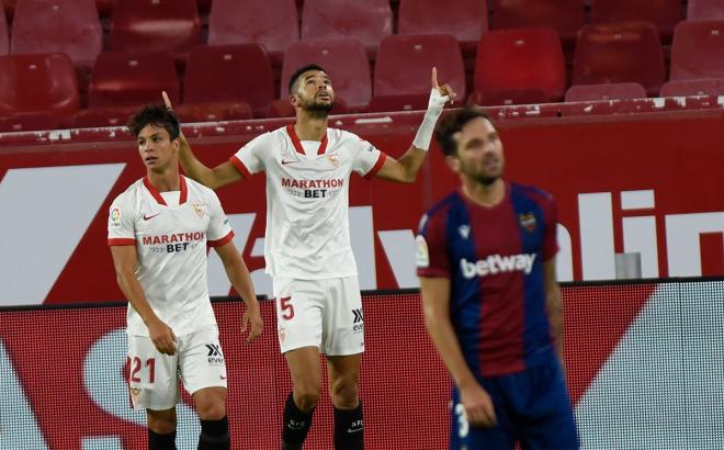 En-Nesyri celebra su gol en el último Sevilla - Levante (Foto: Kiko Hurtado).