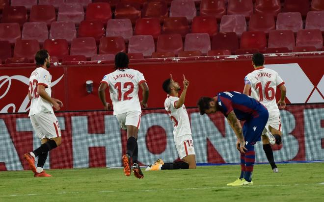 En-Nesyri celebra el gol en el Sevilla-Levante