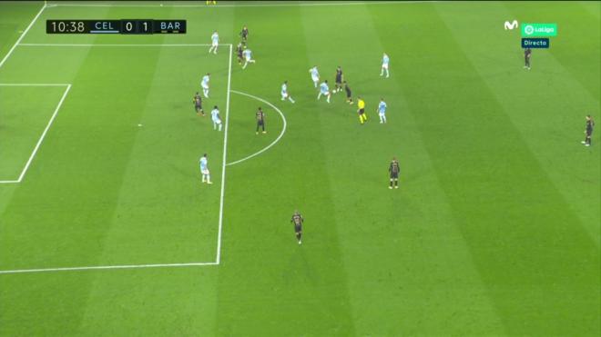 Captura de pantalla del fuera de juego de Leo Messi, previo al gol de Ansu Fati.