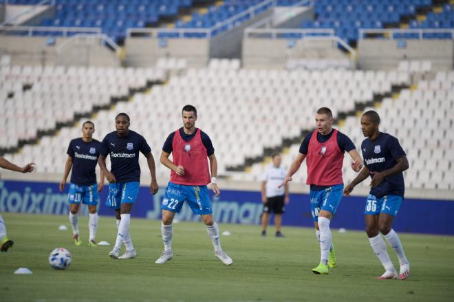 Calentamiento de los jugadores del Apollon Limassol (Foto: @ApollonOficial).