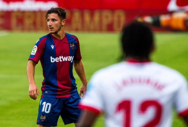 Bardhi ante el Sevilla (Foto: Levante UD)