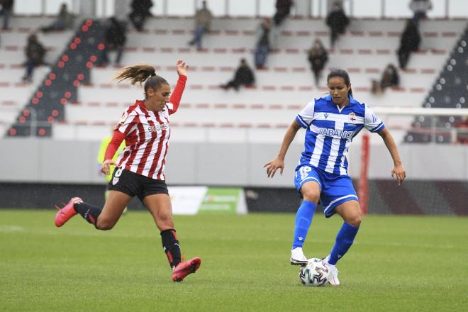 La deportivista Lady Andrade conduce un balón ante el Athletic (Foto:RCD)