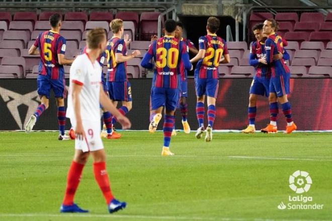 Los jugadores del Barça celebran el gol de Coutinho ante el Sevilla (Foto: LaLiga).