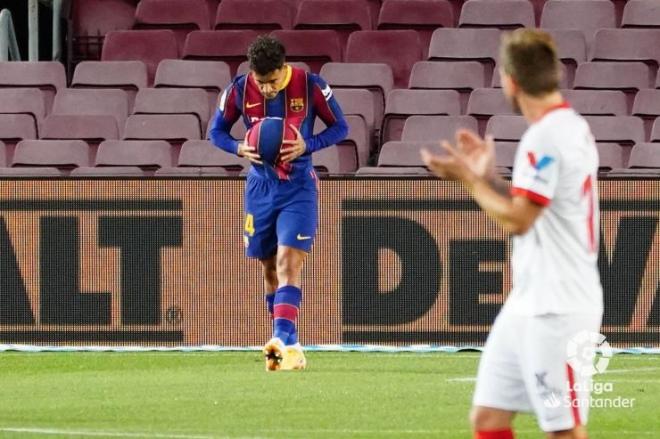 Coutinho, centrocampista del FC Barcelona, celebrando su gol ante el Sevilla (Foto: LaLiga).