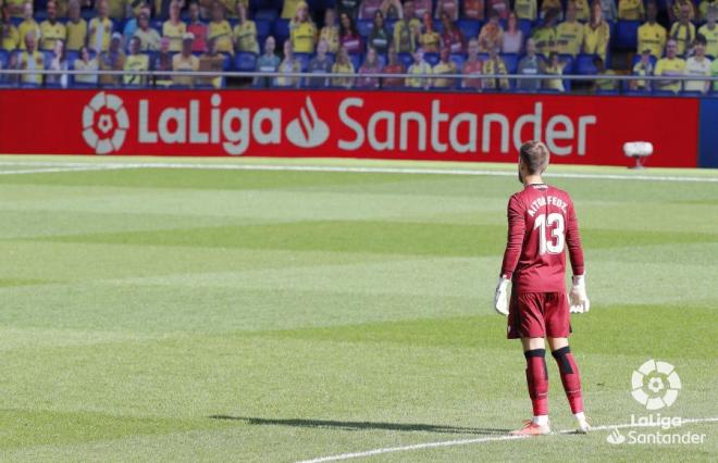 Aitor Fernández, de espaldas, durante el partido ante el Real Madrid (Foto: LaLiga).