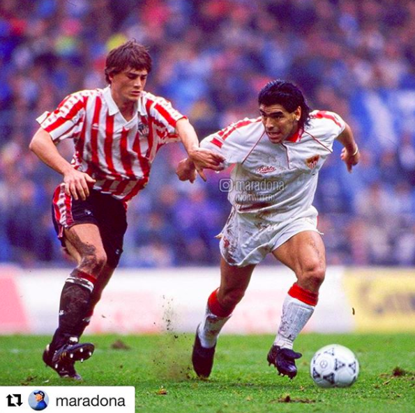 Iconos: Julen Guerrero y Diego Armando Maradona, en un Athletic Club - Sevilla jugado en San Mamés.