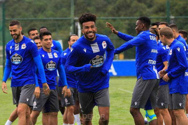 Derik Osede durante un entrenamiento en Abegondo (Foto:RCD)