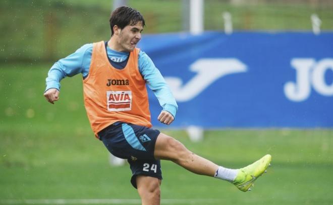 Álvaro Tejero en un entrenamiento con el Eibar (Foto: SD Eibar)