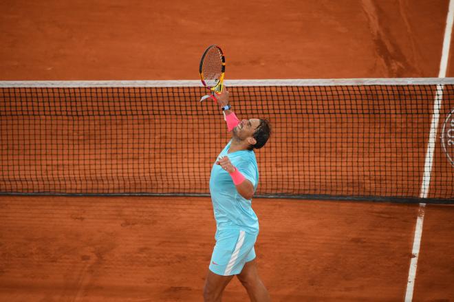 Rafa Nadal celebra su victoria en Roland Garros ante Sinner (Foto: RG).