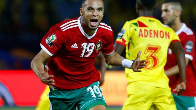 Acuña y Papu, con minutos en la victoria de Argentina ante Venezuela. En-Nesyri celebra un gol con Marruecos.