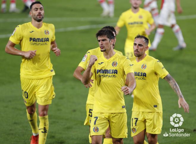 Gerard Moreno y Paco Alcácer celebran un gol del Villarreal (Foto: LaLiga Santander).