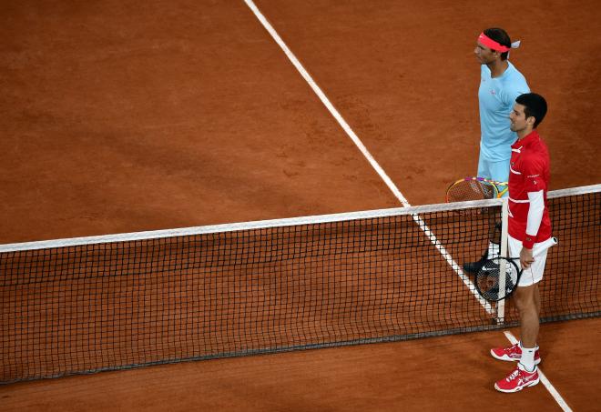 Rafa Nadal y Novak Djokovic, en la final de Roland Garros (Foto: EFE).
