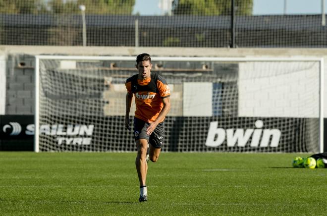 Gabriel Paulista ya pisa césped y acelera en su recuperación (Foto: Valencia CF)