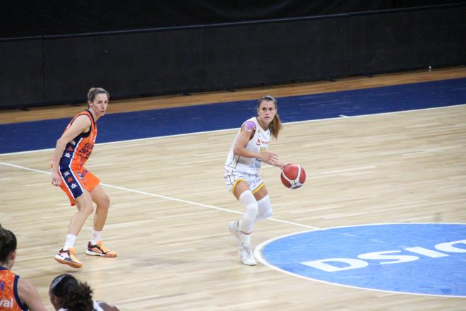 Valencia Basket Femenino consiguió la cuarta victoria seguida en LF Endesa sabiendo sufrir en un f