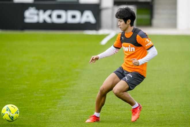 Kang In Lee se marchó tras hacerse los test anti COVID (Foto: Valencia CF)
