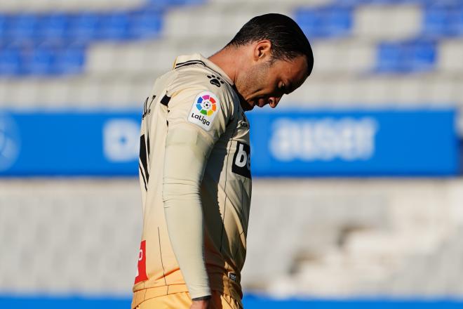 Raúl de Tomás se lamenta durante el partido ante el Sabadell (Foto: LaLiga).