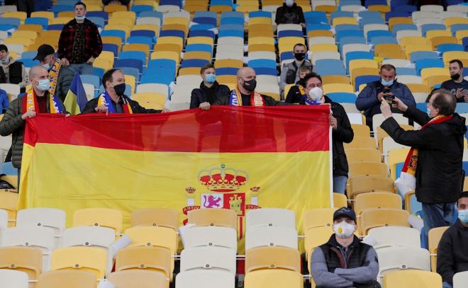 Aficionados españoles pudieron asistir al partido ante Ucrania.