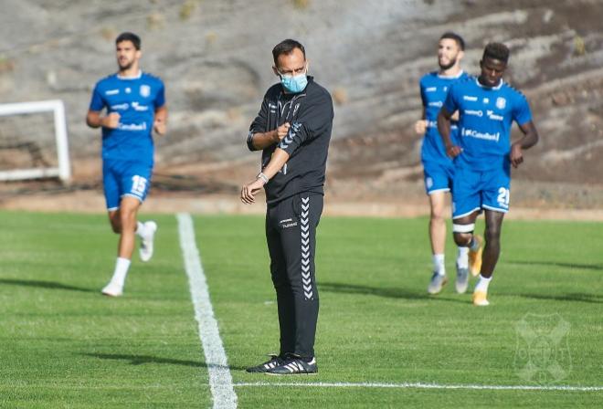 Fran Fernández, en un entrenamiento del Tenerife (Foto: CDT).