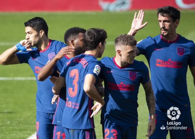 Los jugadores del Atlético de Madrid celebran el gol de Luis Suárez en el que fue clave Lemar (Foto: LaLiga).