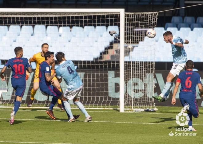 Ocasión de gol de Santi Mina en el Celta-Atleti (Foto: LaLiga).
